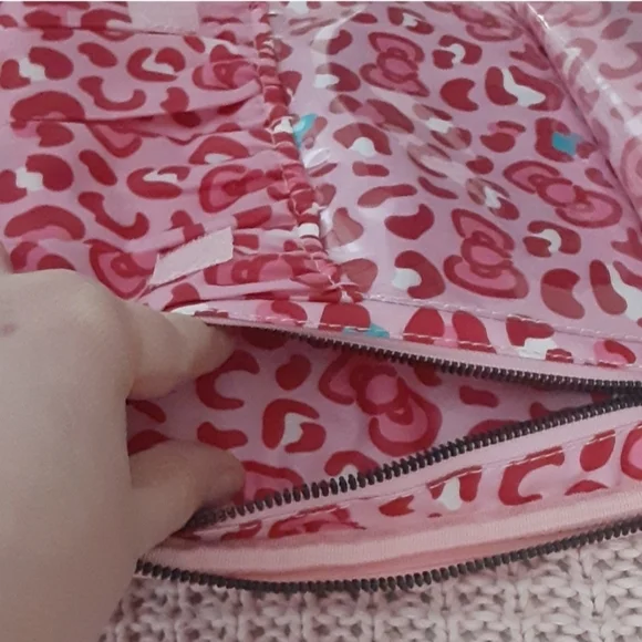 Impressions X Hello Kitty Cosmetic Case - Picture 9 of 11